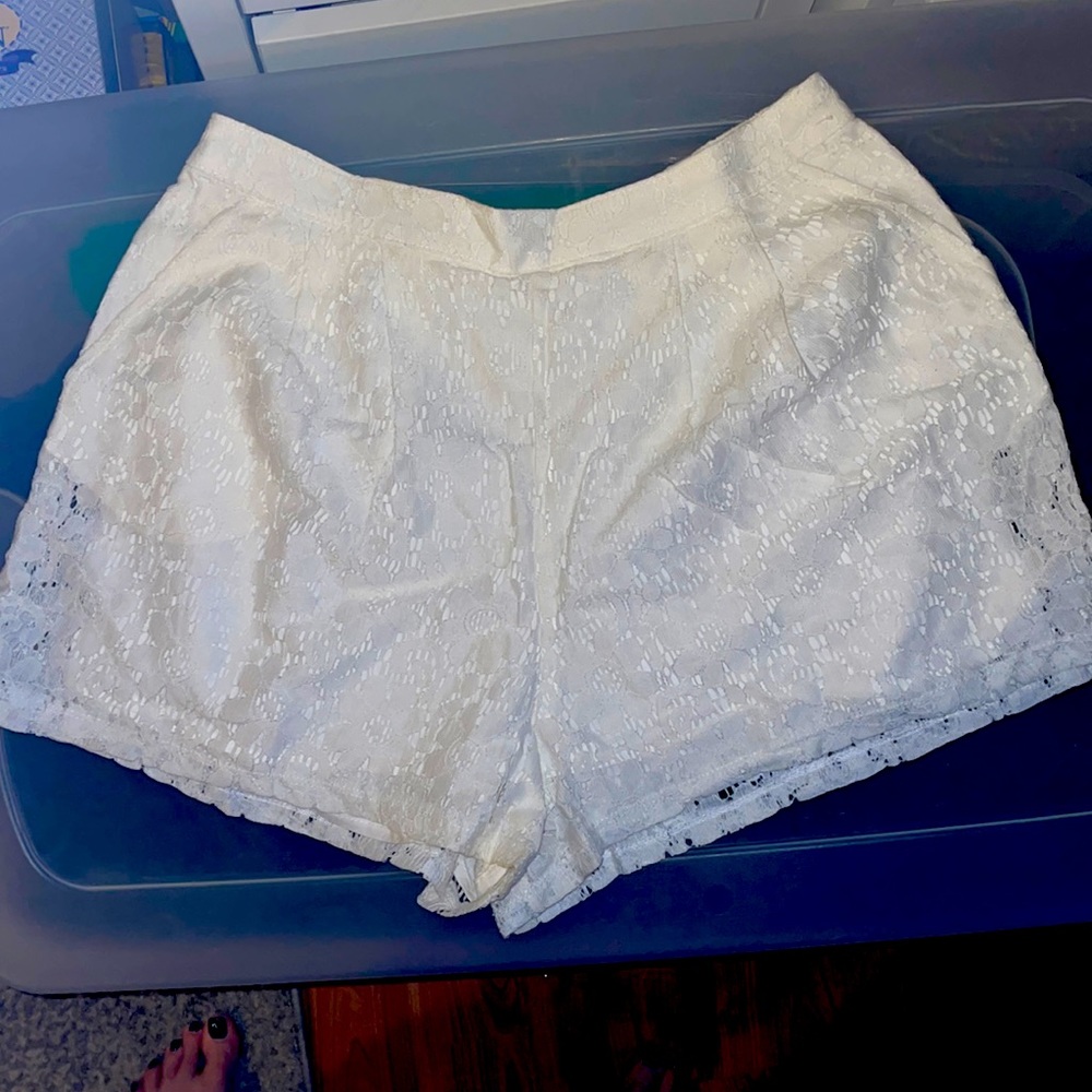 HOLLISTER lace white shorts